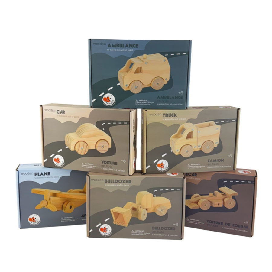 Es gibt sechs verschiedene Verpackungen mit unterschiedlichen DIY-Fahrzeugen. Es gibt einen Krankenwagen, ein Auto, ein Rennauto, einen Truck, ein Flugzeug und einen Bagger.
