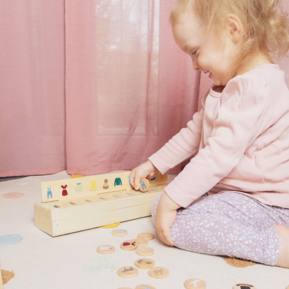 Bildersortierbox für Kinder von der Marke Small Foot bei Fambees.