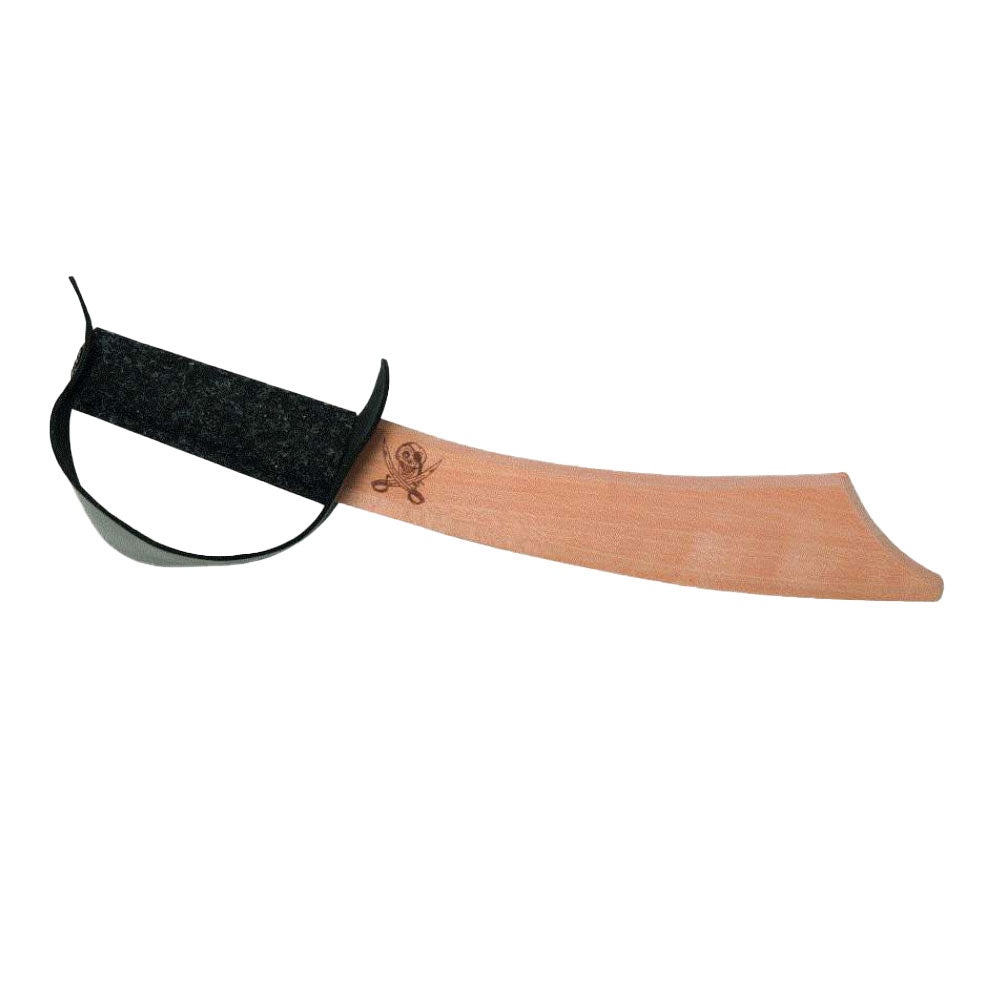 Das Entermesser ist aus Holz und hat einen typischen schwarzen Griff. Auf der Holzklinge ist ein Totenkopf mit zwei Schwertern eingraviert.