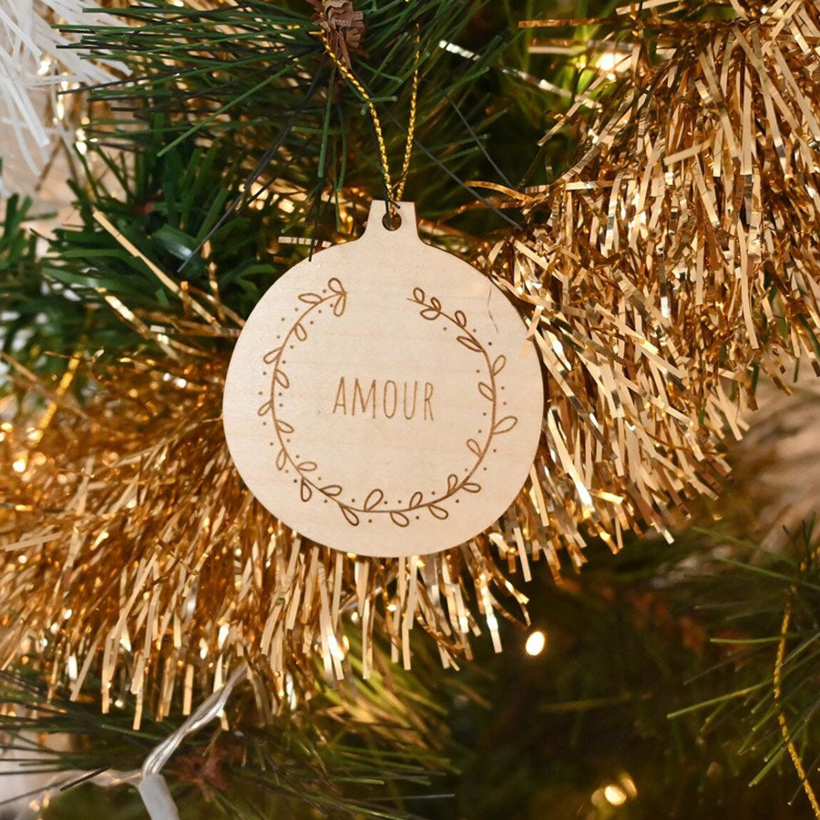 Die Magnete können natürlich auch mit einer Schnur an den richtigen Tannenbaum gehängt werden und machen sich so super als Dekoration.