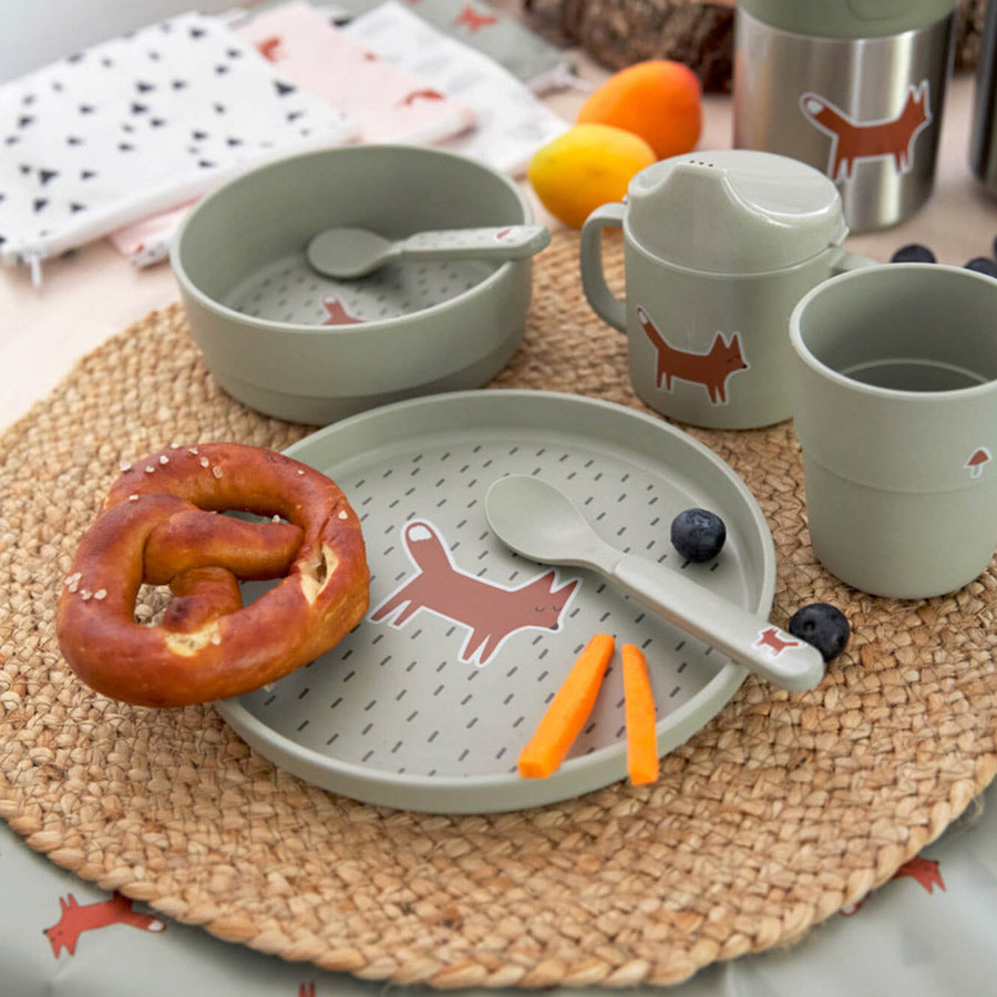 Das Set Fuchs besteht aus vier Teilen und kommt in einem hübschen olivgrünem Design mit einem rostroten Fuchs auf den Teilen.