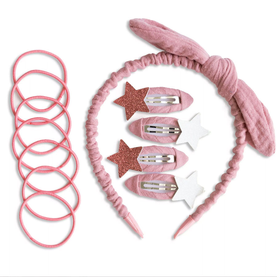 Haar-Accessoire-Set mit 12 Teilen in der Farbe altrosa. Haarreifen mit Schleife, 4 Spängchen mit Glitzersternchen und 7 Haargummis.