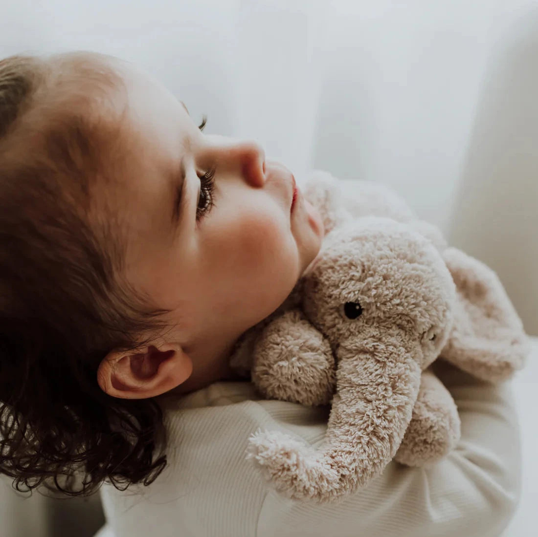 Der Heartbeat Comforter Elefant George in der Farbe Blush von Flow.