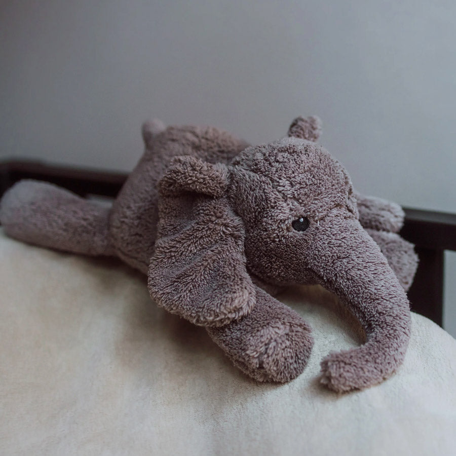 Kuscheltier und Heartbeat Comforter von der Marke Flow als Elefant in der Farbe grau