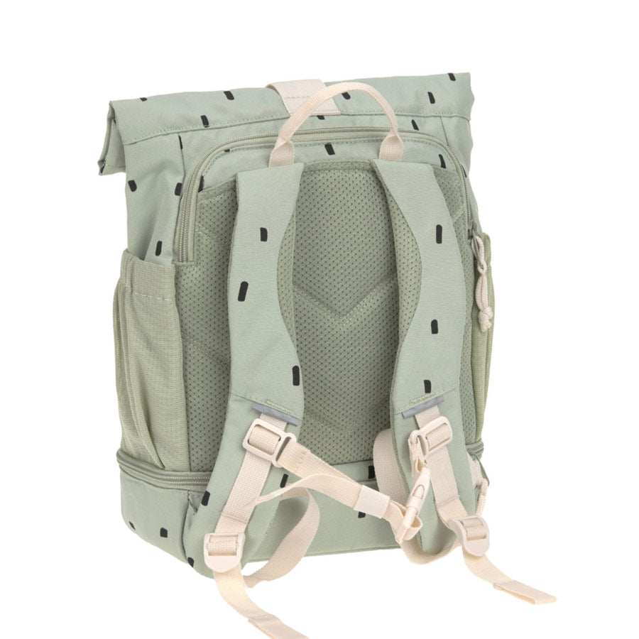 Der Rucksack Rolltop hat gepolsterte Träger, einen Brustgurt und eine Reisverschlussöffnung zum einfachen Öffnen.
