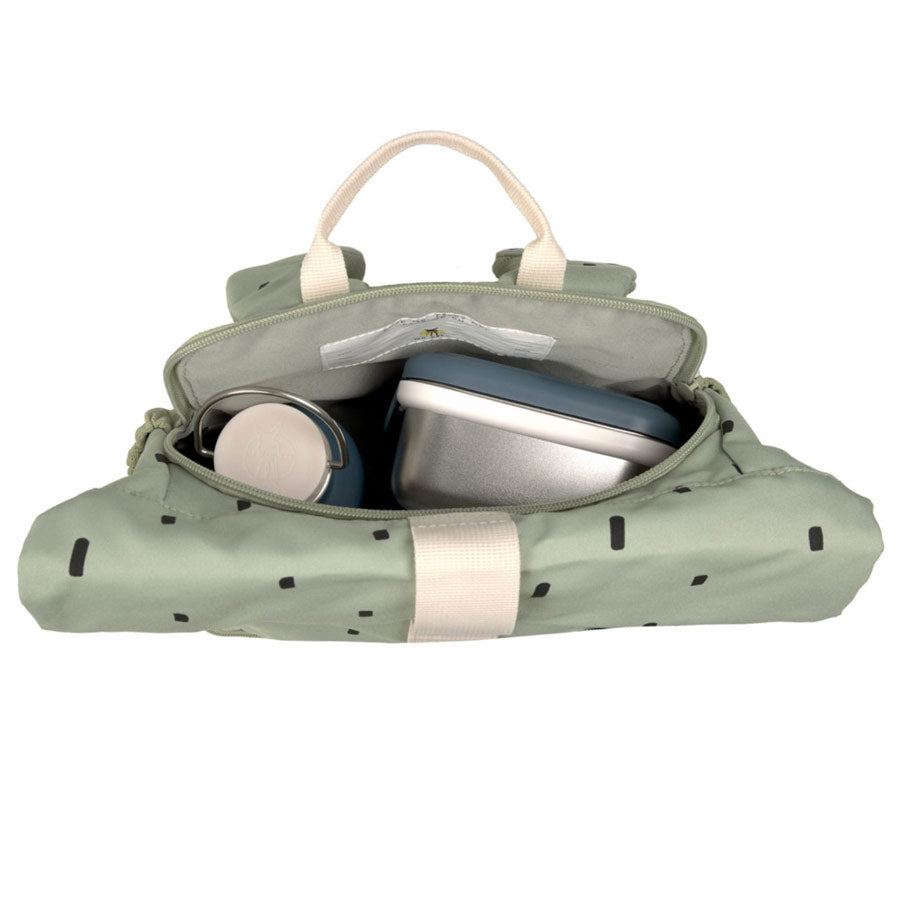 In den Rucksack passt einiges rein, wie Brotdose, Trinkflasche und Spielzeug.