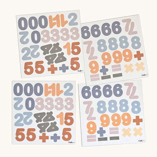 Die Zahlen sind in zarten Farben gehalten und kommen in 4 Bögen mit vielen Zahlen und Zeichen.