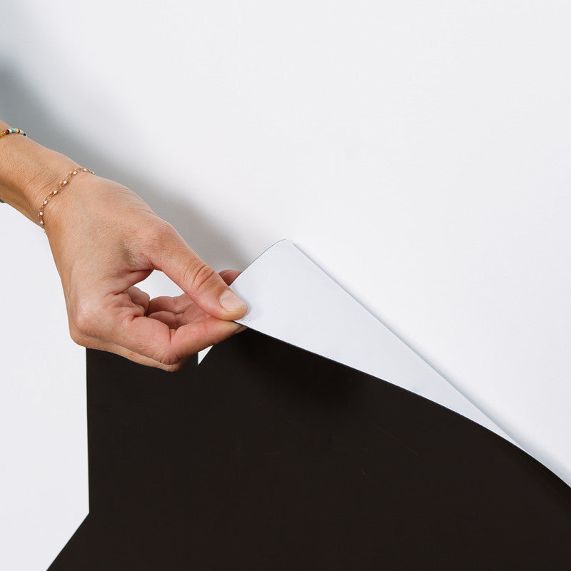 Magnettafel Stadt für Kinder, die Magnettafel hat einen repositionieraren Kleber, sodass man sie rückstandslos von der Wand entfernen kann.