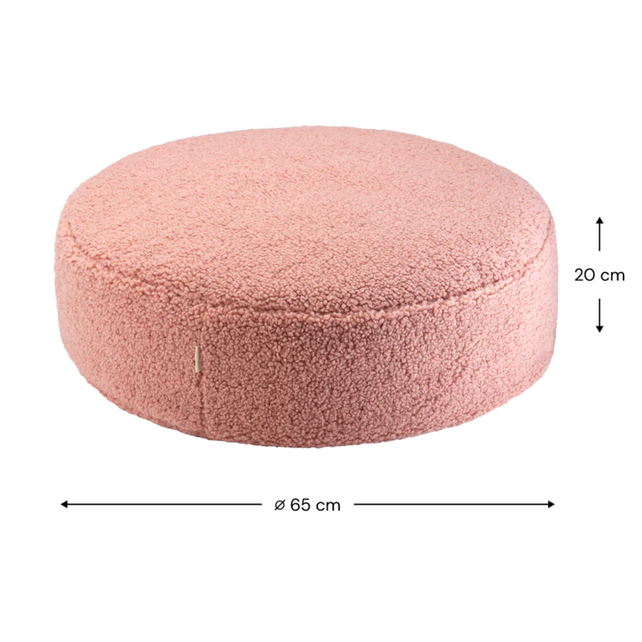 Der Ottoman Sitzsack von Wigiwama hat einen Durchmesser von 65 cm und ist 20 cm hoch.