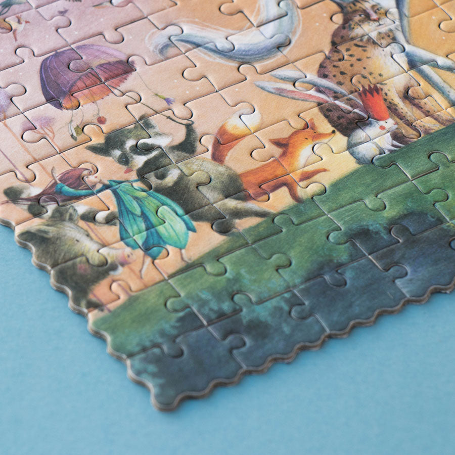 Das Puzzle ist sehr hochwertig verarbeitet und hat wunderschöne Illustrationen, die verschiedene Tiere und Fabelwesen zeigen.