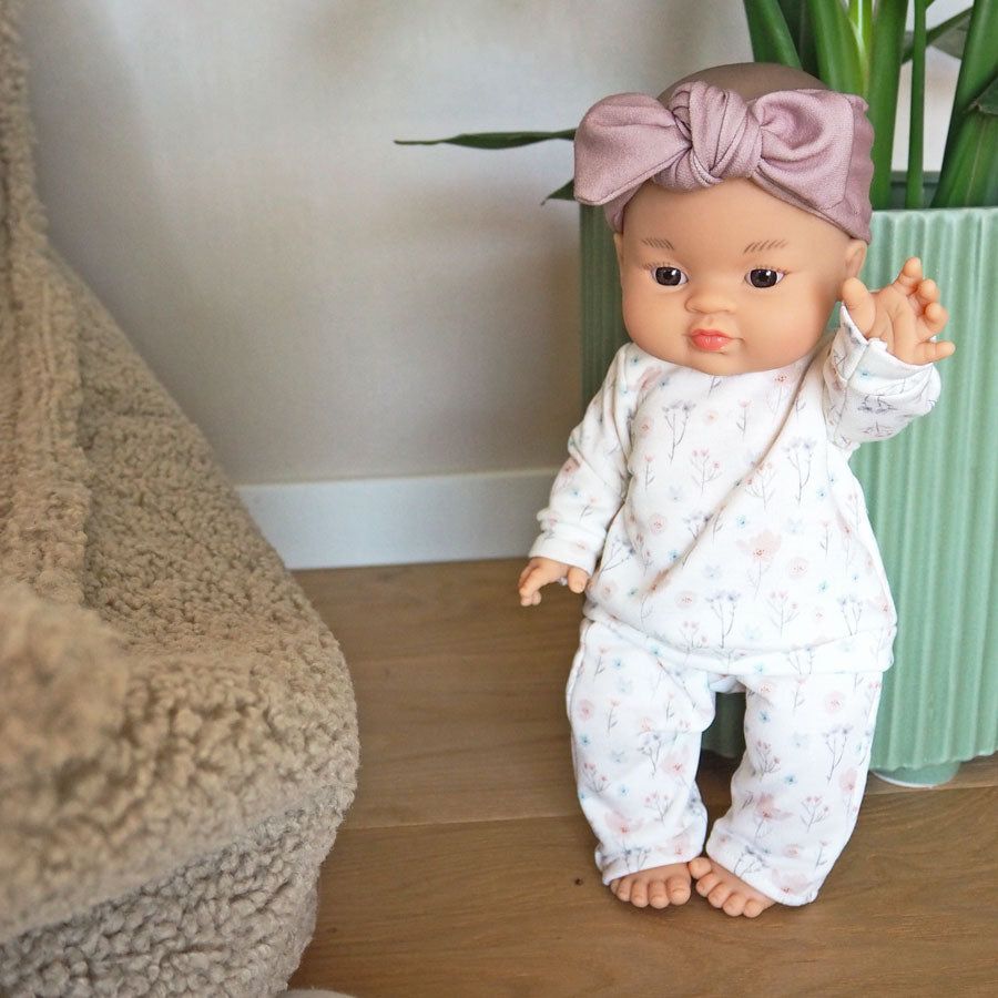 Puppe Gordi von Paola Reina mit schlichtem Outfit und hartem Körper