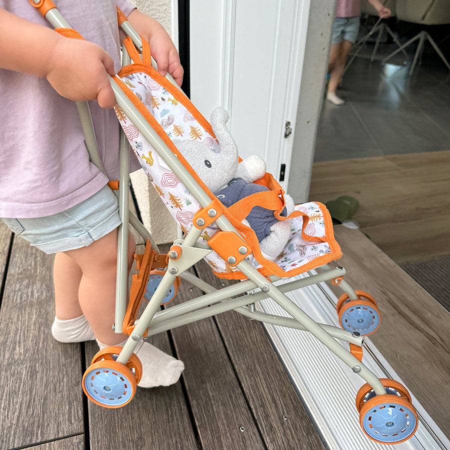 Der Puppenbuggy für Puppen und Kuscheltiere ist sehr leicht und handlich für Kinder.