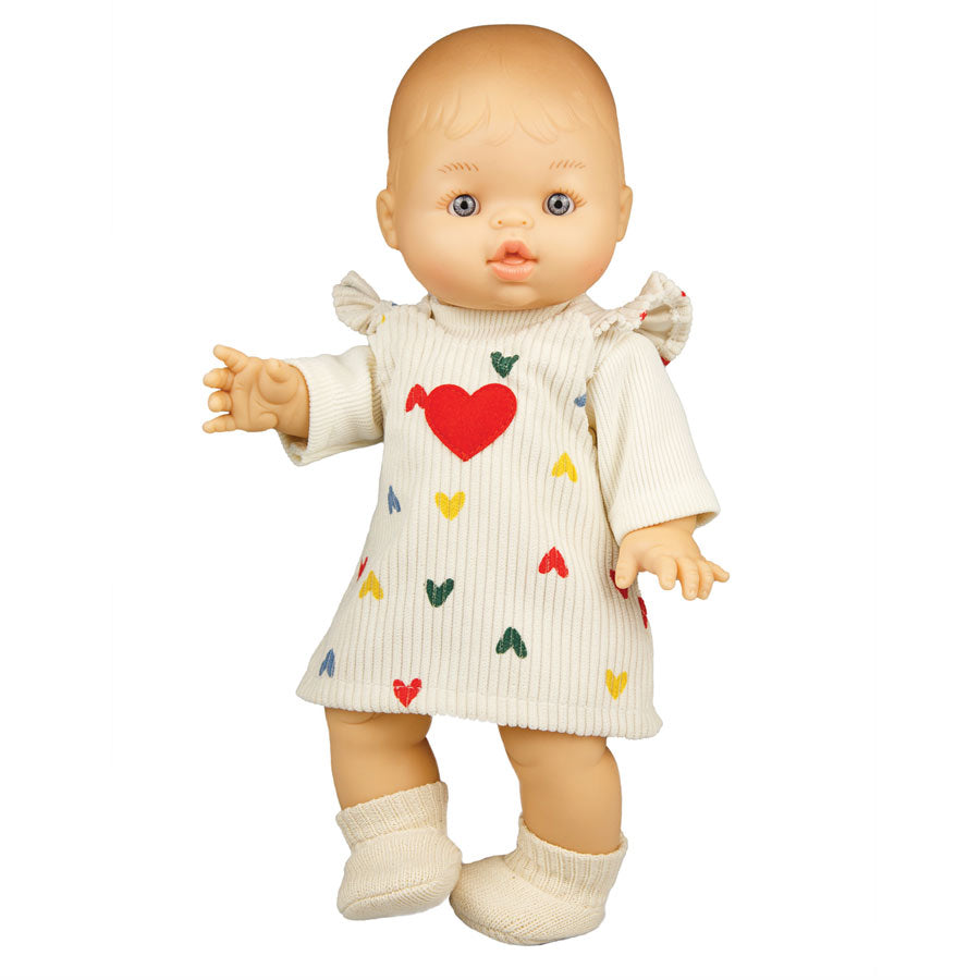 Puppe Gordi trägt das Puppenkleidungs-Set bestehend aus Kleid und Langarmshirt