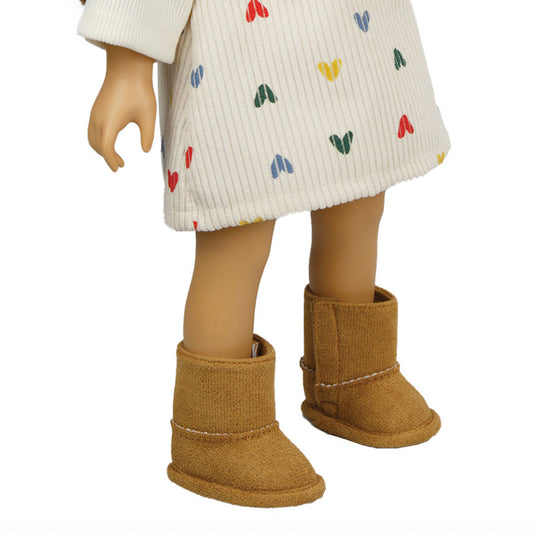 Puppe trägt Puppen-Stiefel in der Farbe braun-beige