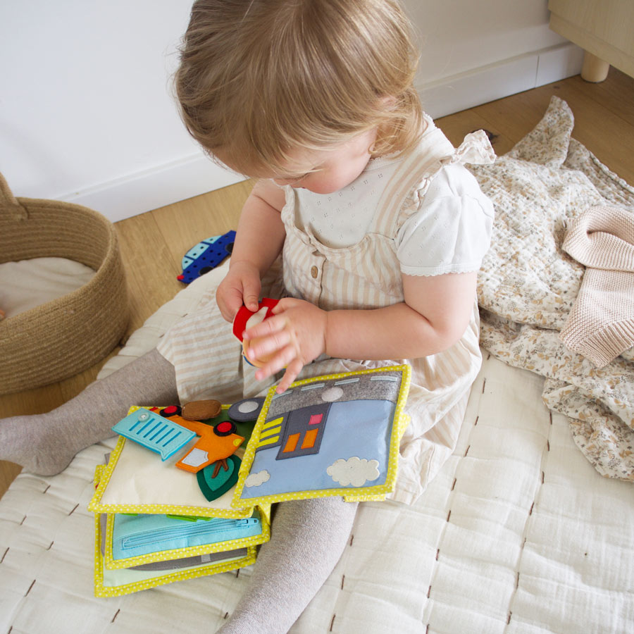 Mini Quiet Book - Mein erster Bagger