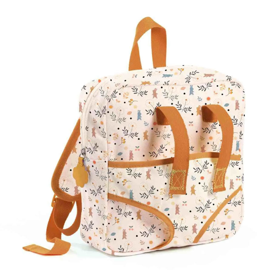 Der Rucksack für Kinder ist perfekt für alle Puppeneltern, denn die Puppe kann man einfach in die integrierte Trage am Rucksack mitnehmen.