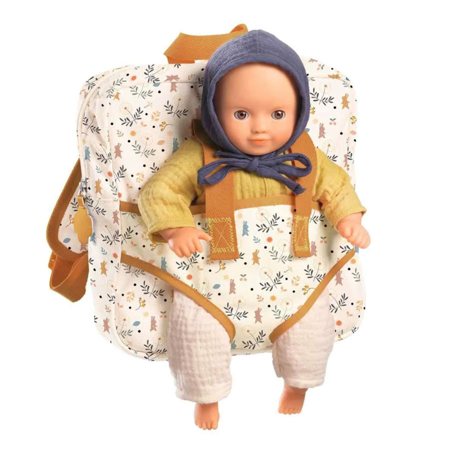 In die integrierte Puppentrage im Rucksack passen Puppen in verschiedenen Größen.