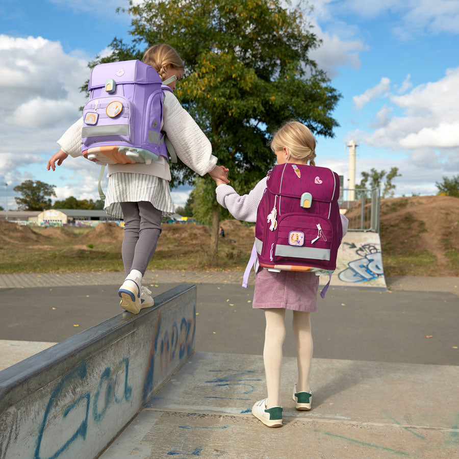 Mädchen mit den Schulranzen von Lässig