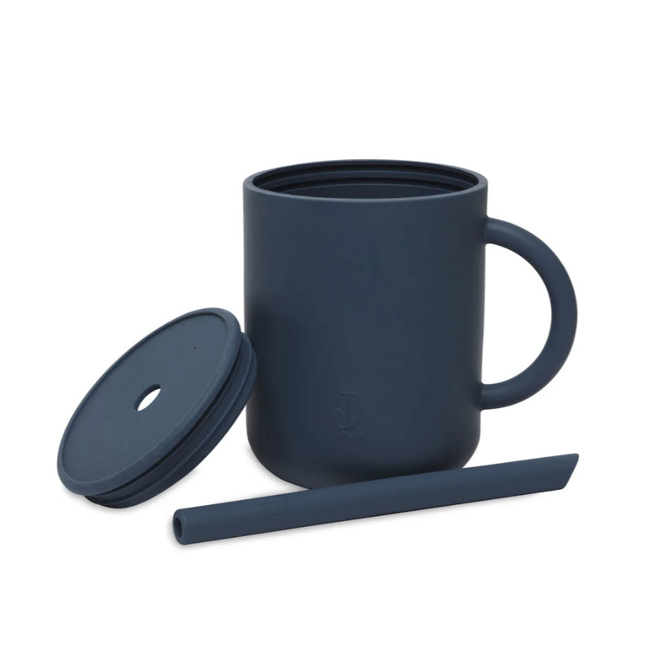 Trinkbecher aus Silikon mit Strohhalm