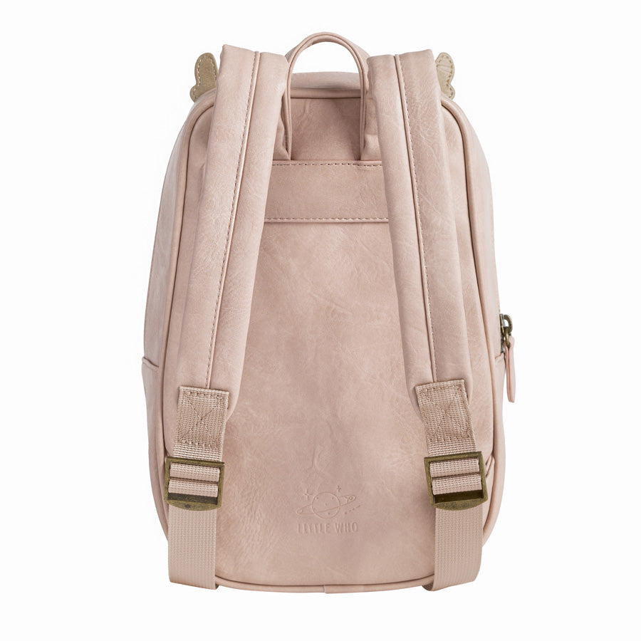Die Riemen am Rucksack können an das Kind angepasst werden. Der Kinderrucksack hat die Farbe altrosa.