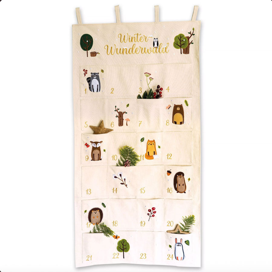 Adventskalender Winter Wunderwald mit gestickten Waldtieren, 24 Taschen und süßen Details