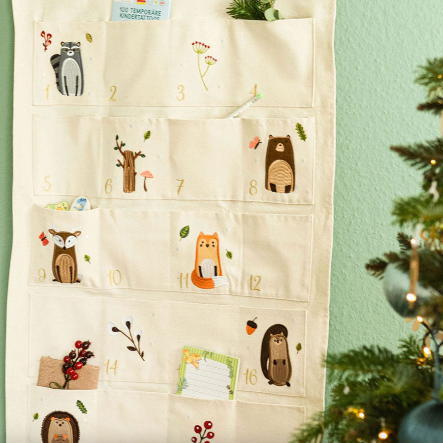Adventskalender für Kinder mit Waldtier-Stickereien
