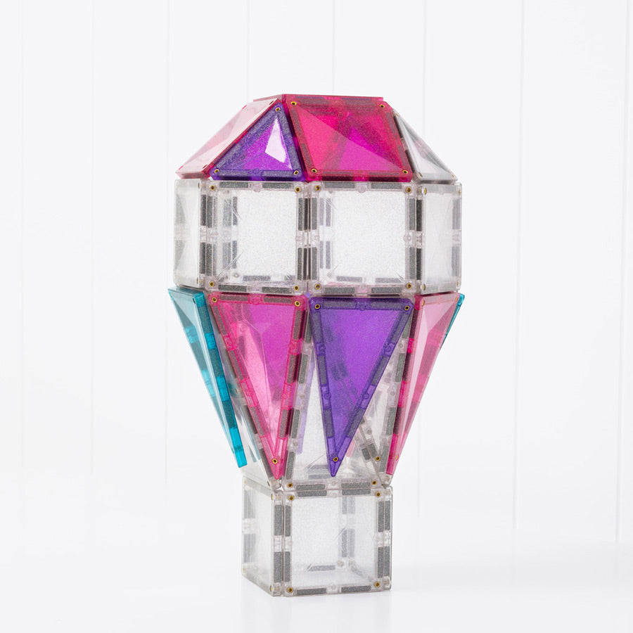 Mit den Glitzer-Magetbausteinen von Connetix kann ein Heißluftballon gebaut werden