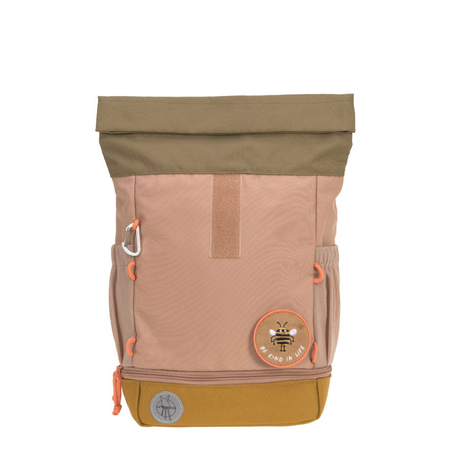 Der Rucksack Rolltop kann ganz einfach geöffnet werden. 