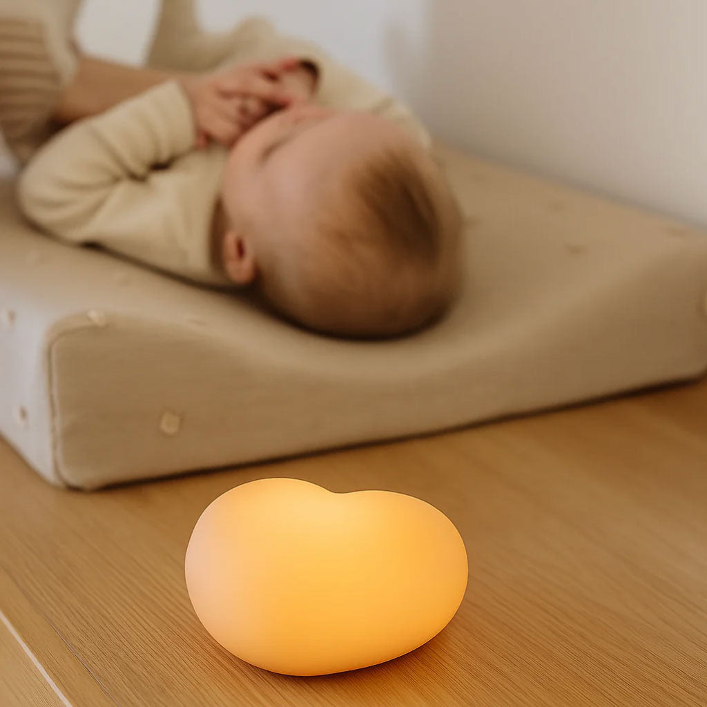 Das Nachtlicht macht ein angenehmes Licht für Babys und Stillende