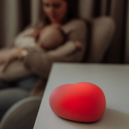 Das Nachtlicht bzw. Stilllicht von Flow Amsterdam macht warmes weißes oder rotes Licht