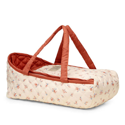 Puppentragebett von Cam Cam Copenhagen in einem hübschen Beeren-Design