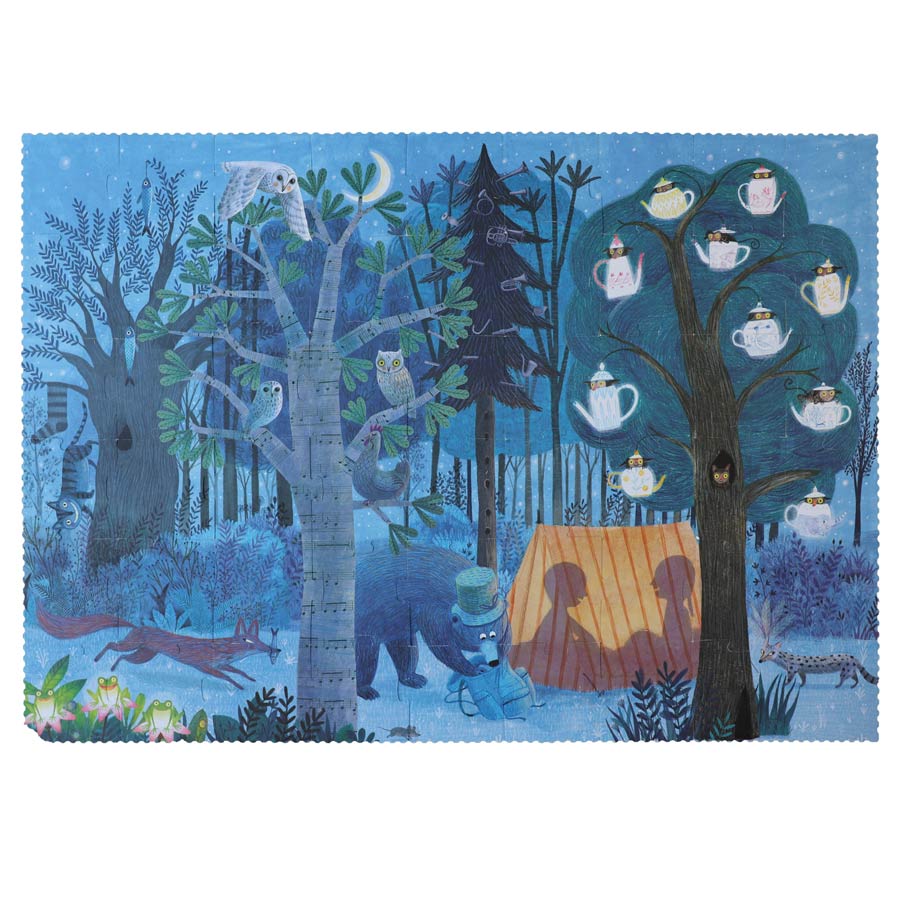Bei Nacht zelten die zwei Spaziergänger im Zelt, während die Tiere im Wald rumgehen und Unsinntreiben. 