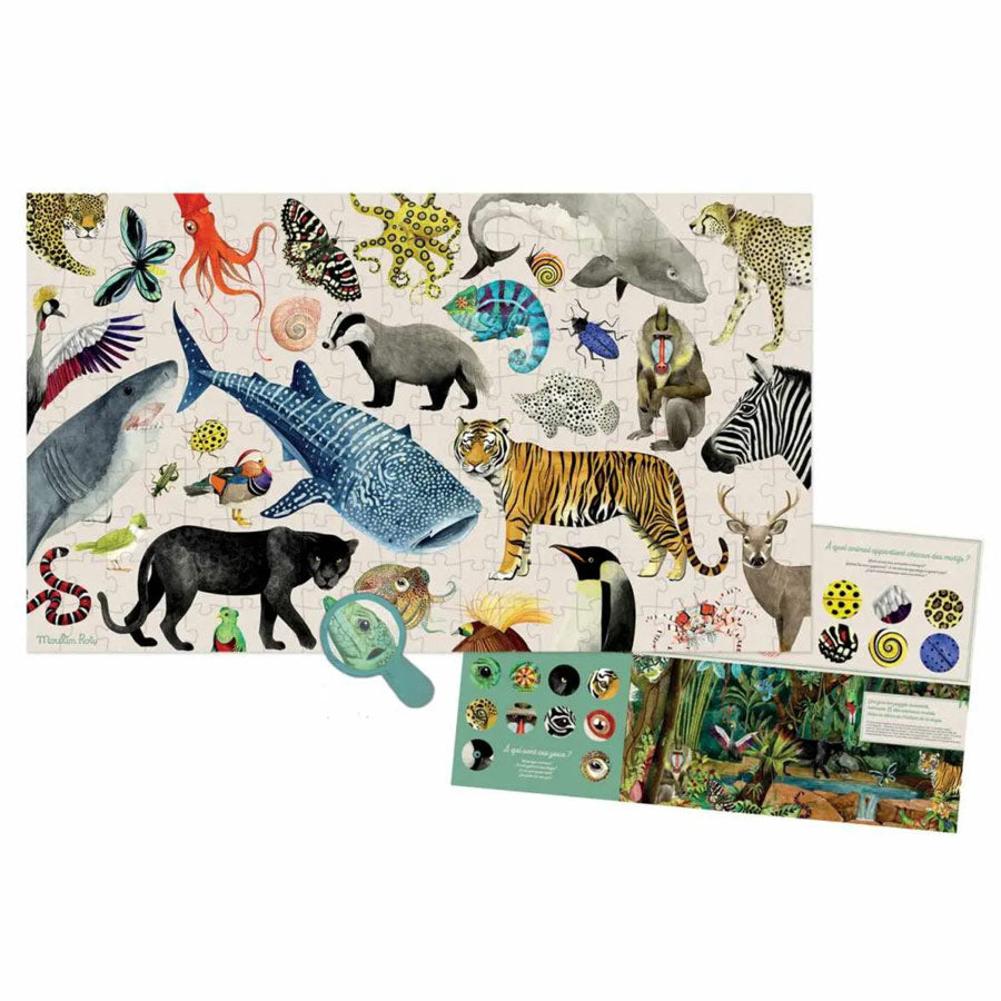 Bei dem Puzzle ist eine Lupe dabei, dass das Kind Tierforscher spielen kann und Details finden kann. 