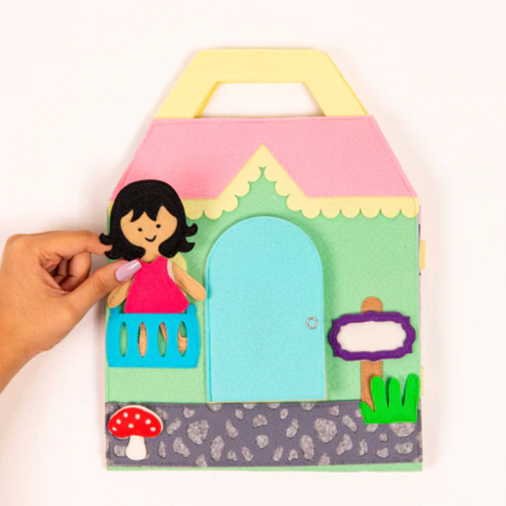 Quiet Book - Travel Buddy - Puppenhaus