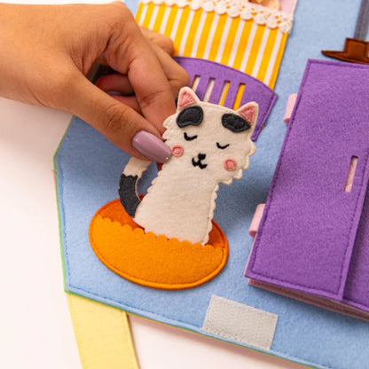 Quiet Book - Travel Buddy - Puppenhaus