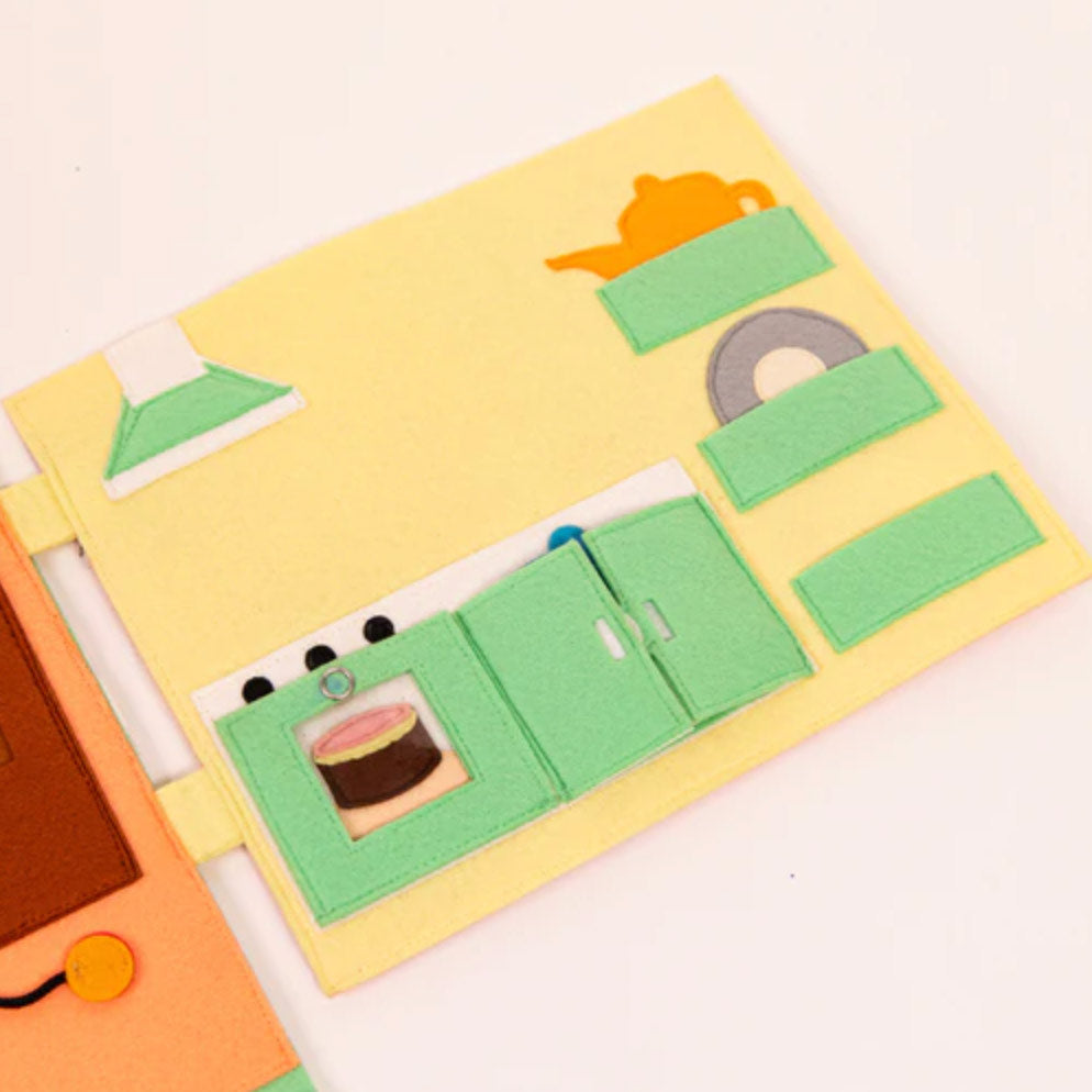 Quiet Book - Travel Buddy - Puppenhaus