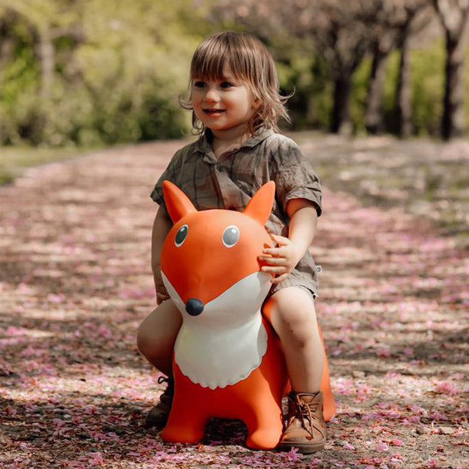 Hüpftier Fuchs für Kinder in der Farbe orange und weiß zum Spielen und Springen