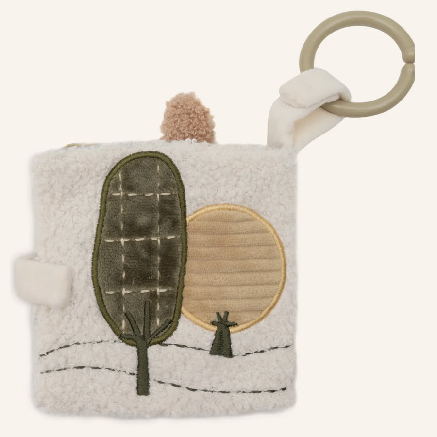 Auf der Rückseite des Stoffbuches sind Bäume zu sehen