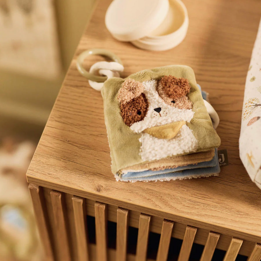 Stoffbuch für Babys mit süßem Hund und weichen Seiten zum Blättern