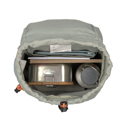 Der Kinderrucksack hat ein Volumen von 9l, sodass viel Platz findet. Z.B. Brotdose, Trinkflasche, Hefte und Spielzeug. 