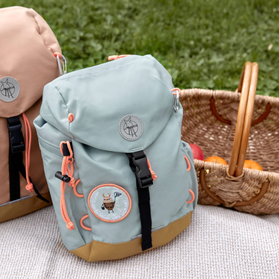 Der Wanderrucksack Nature ist der perfekte Begleiter auf Ausflügen für dein Kind. 
