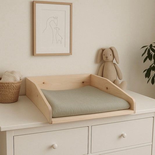 Wickelkommode als Babyausstattung aus natürlichem Zirbenholz