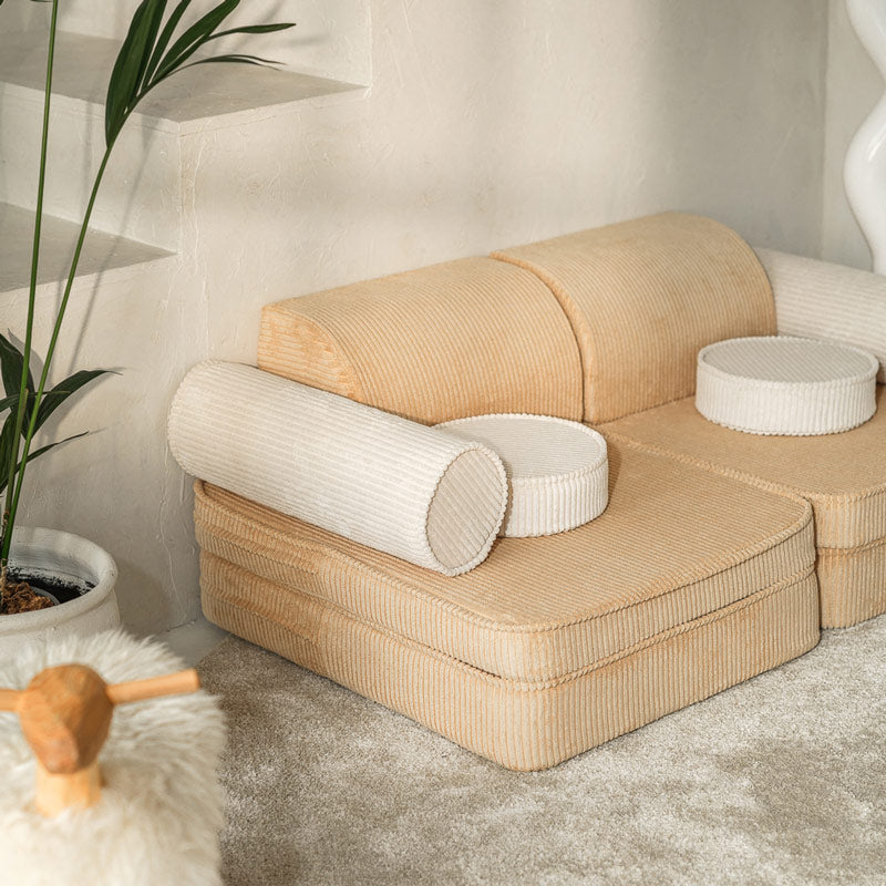 Spielsofa von Wigiwama in der Farbe beige als Cord-Variante