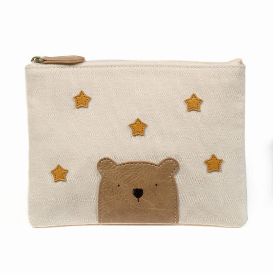 Kleines Täschchen mit Reisverschluss. Auf dem Baumwolltäschchen ist ein Bärenkopf aus Veganem Leder genäht sowie 5 Sterne. 